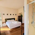 Via Rinaldi 3*
