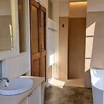 Via Rinaldi 3*