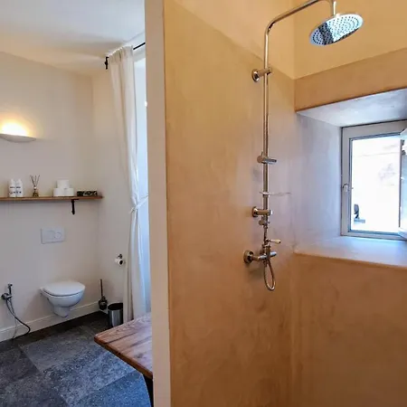 Via Rinaldi 3*